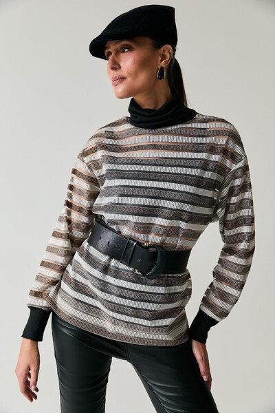 Foto Blusa Gola Alta Com Corpo Listrado