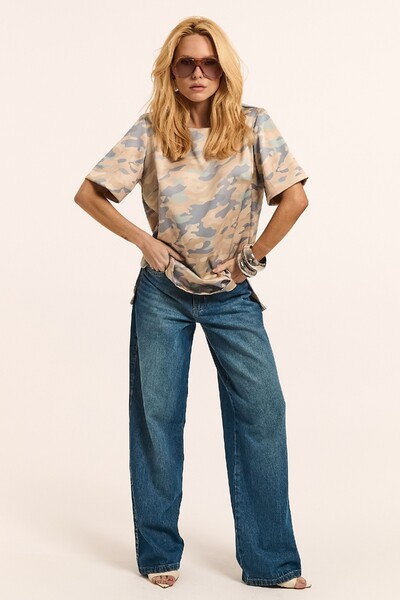 Foto T-shirt Camuflada Oversized em Alfaiataria Acetinada Timeless