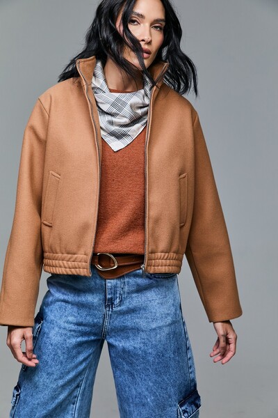 Foto Jaqueta Em Lã Batida Com Capuz Removível E Zíper Frontal