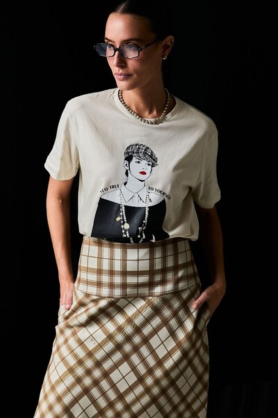 Foto T-shirt Algodão Estampa Andrea Boina