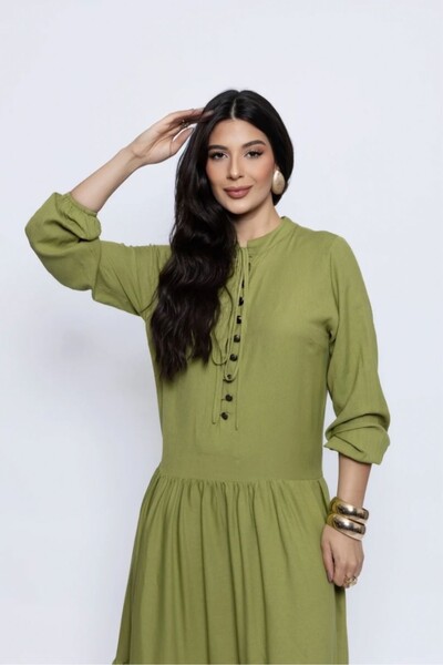 FotoVestido Amplo Manga Longa Maria e Abotoamento Frontais