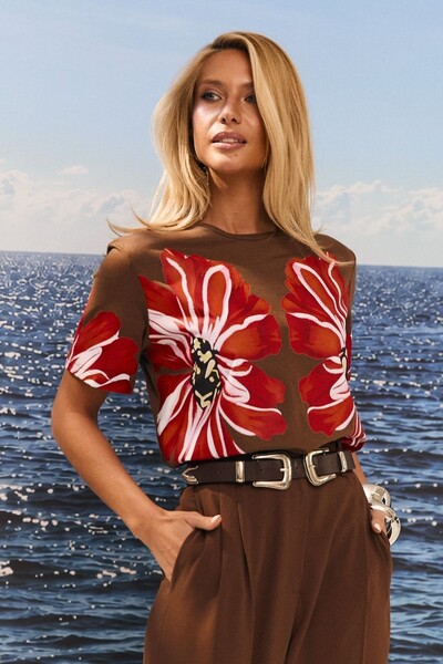 Foto T-Shirt Clássica Estampa Maxi Flor