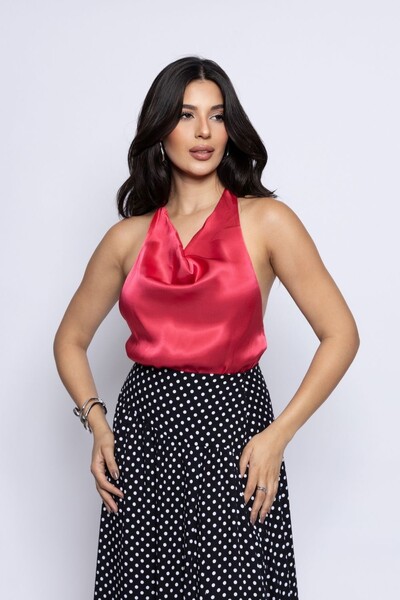 Foto Blusa Decote Degagê Cetim