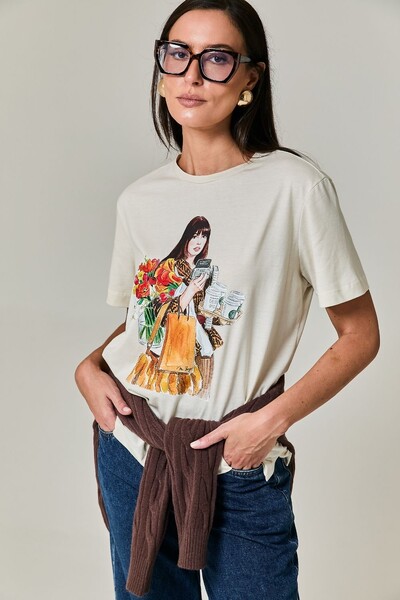 Foto T-shirt Algodão Estampa Andrea Flores