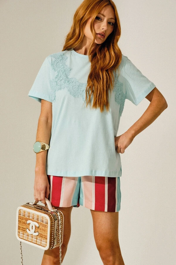 T-Shirt Clássica com Top Renda Sobreposto
