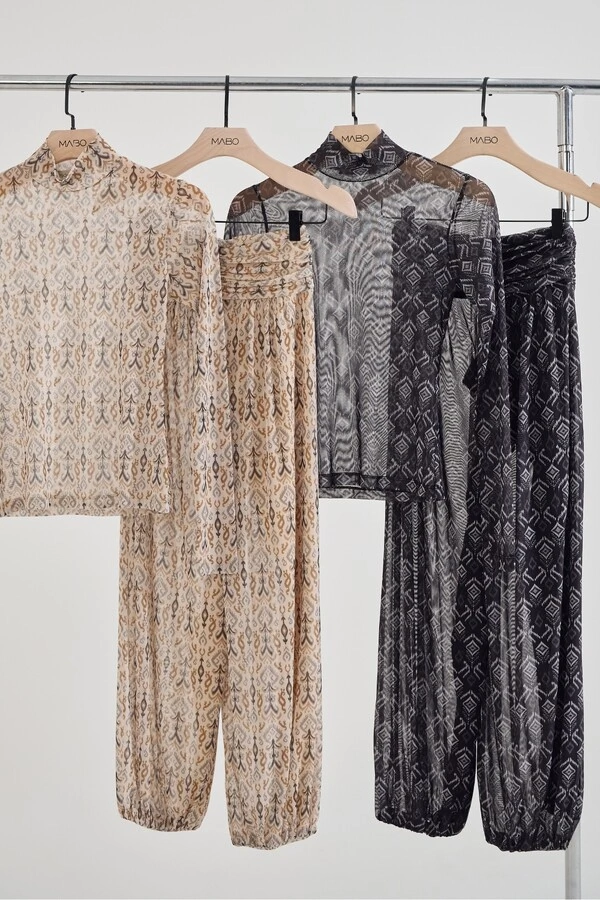 Calça Harem Em Tule Estampado Com Forro