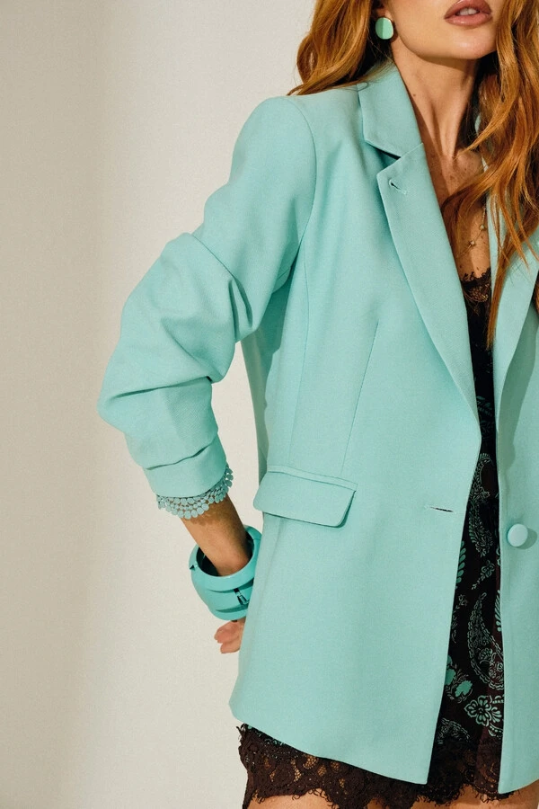 Blazer Alfaiataria com Detalhe de Renda