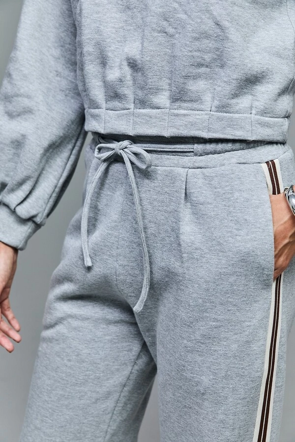 Calça De Moletom Com Elástico E Detalhe Lateral