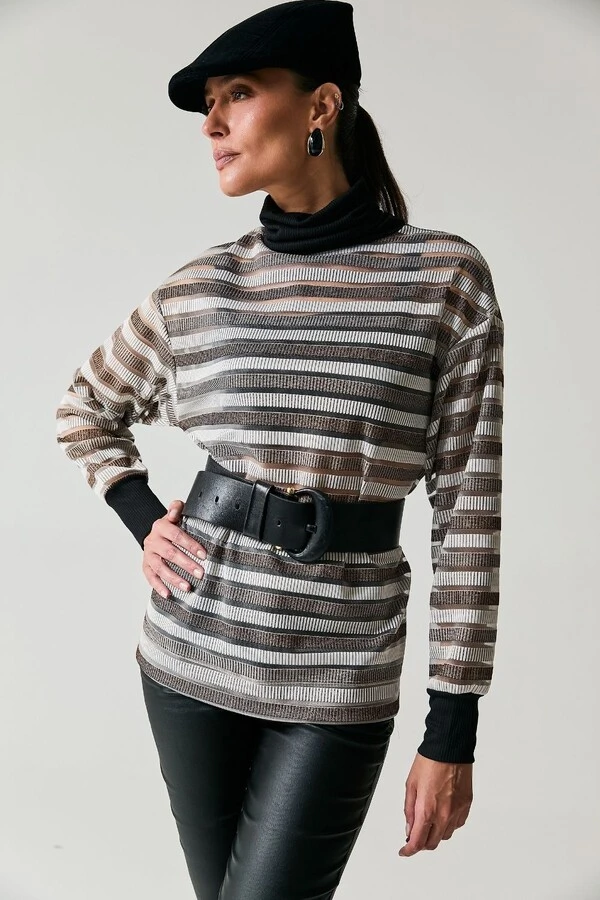 Blusa Gola Alta Com Corpo Listrado