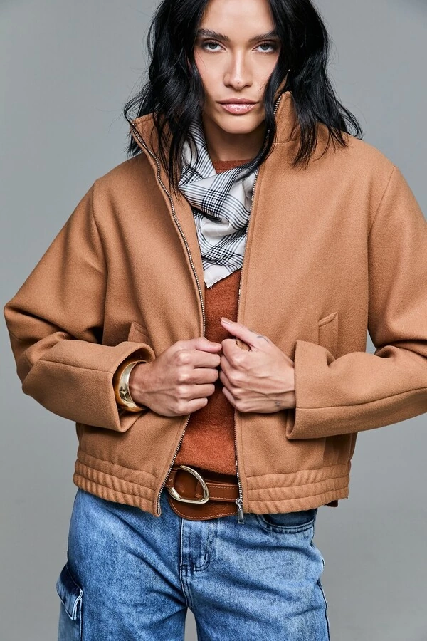 Jaqueta Em Lã Batida Com Capuz Removível E Zíper Frontal