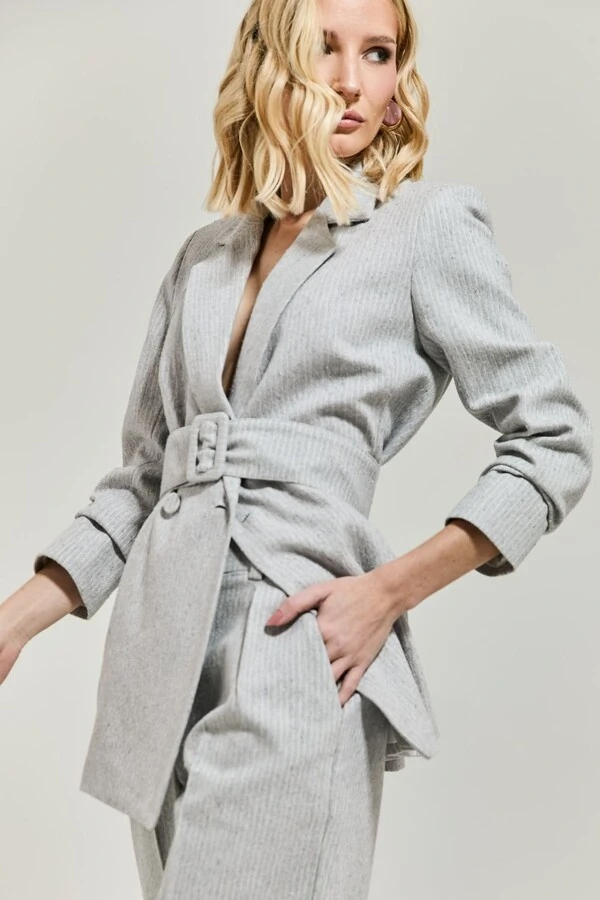 Blazer Alongado Alfaiataria Risca de Giz com Faixa