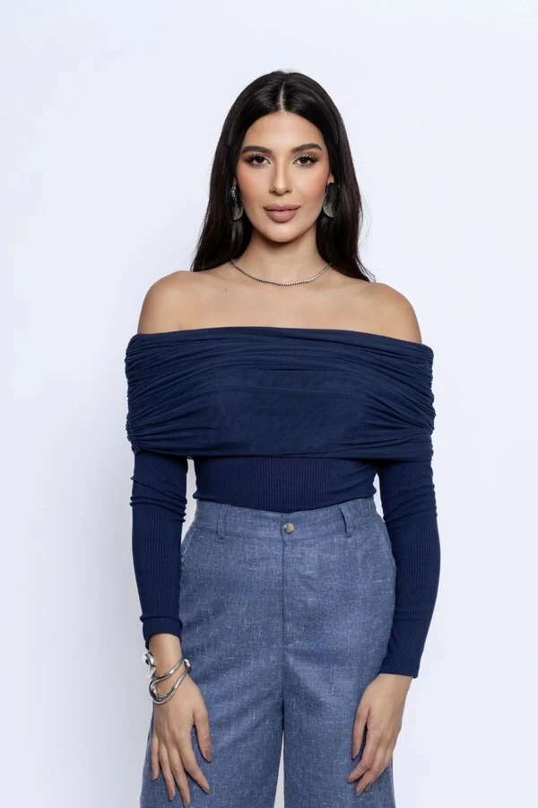 Blusa Ombro a Ombro Detalhe Tule