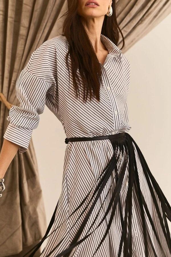 Vestido Com Recortes Listrado