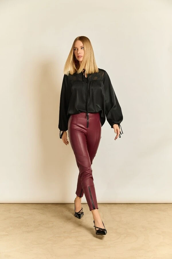 Calça Skinny Recortes