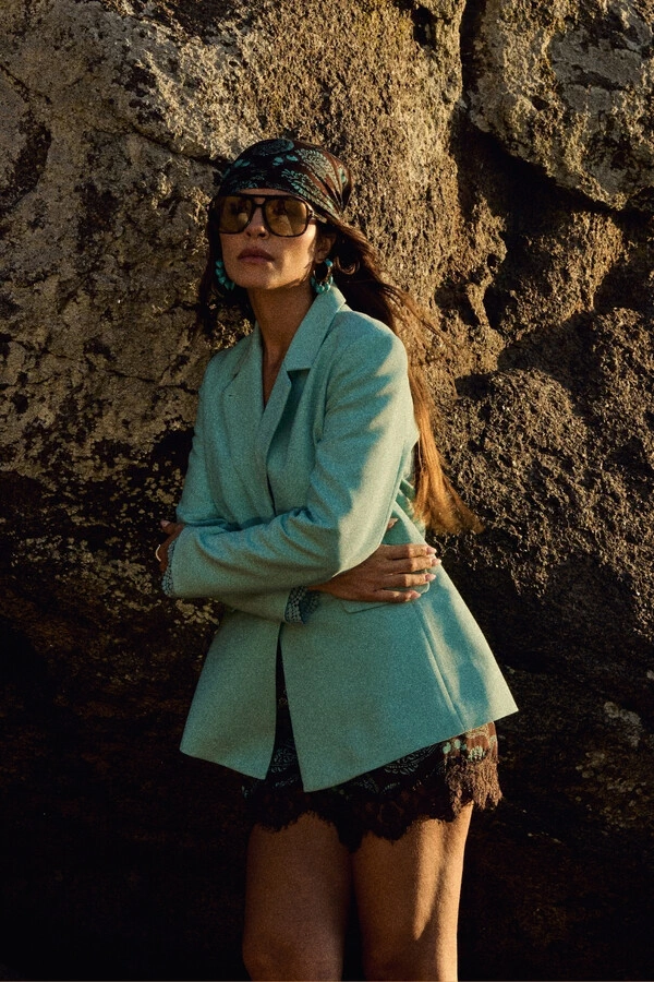 Blazer Alfaiataria com Detalhe de Renda