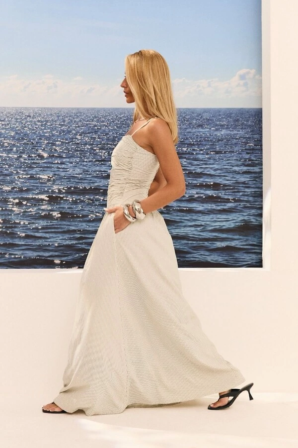 Vestido Maxi Listrado Drapeado com Pedraria