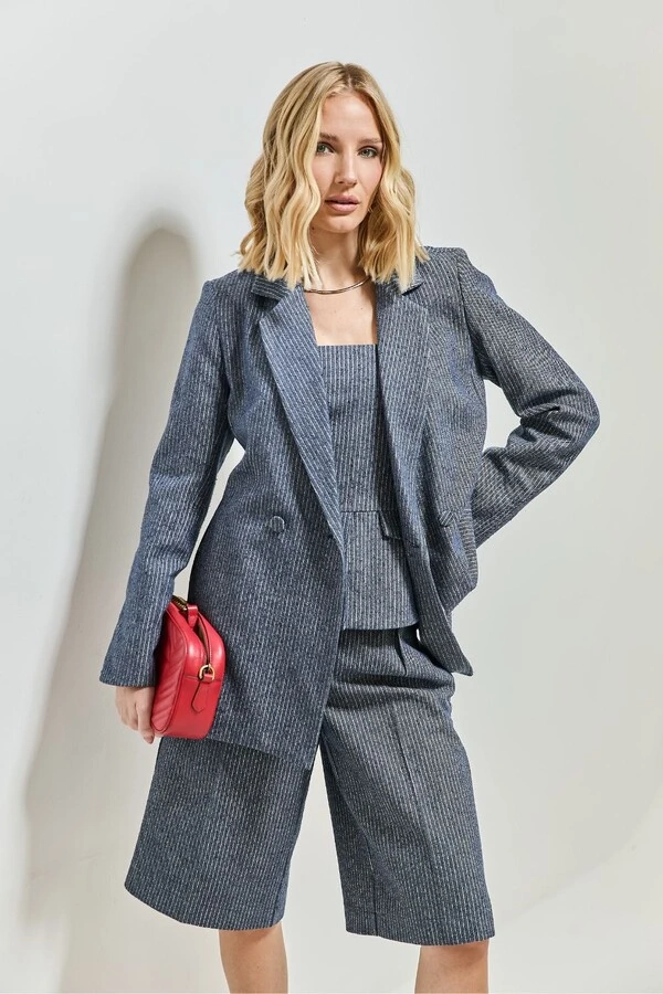 Blazer Alongado Alfaiataria Risca de Giz com Faixa