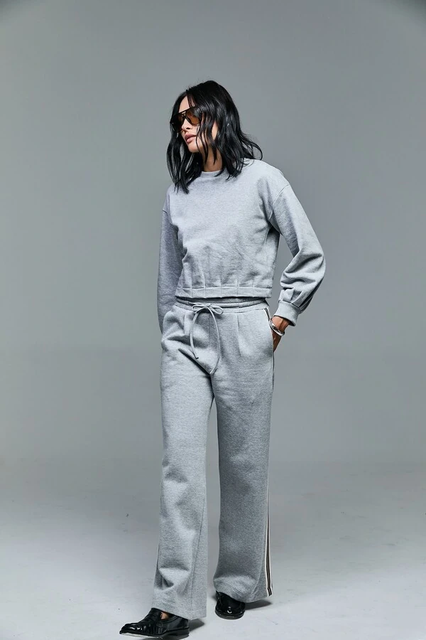 Moletom Com Detalhe De Pregas Na Barra E Mangas