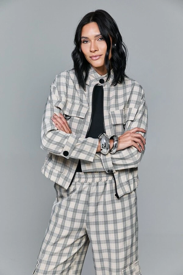 Jaqueta Xadrez Com Aviamentos Contrastantes