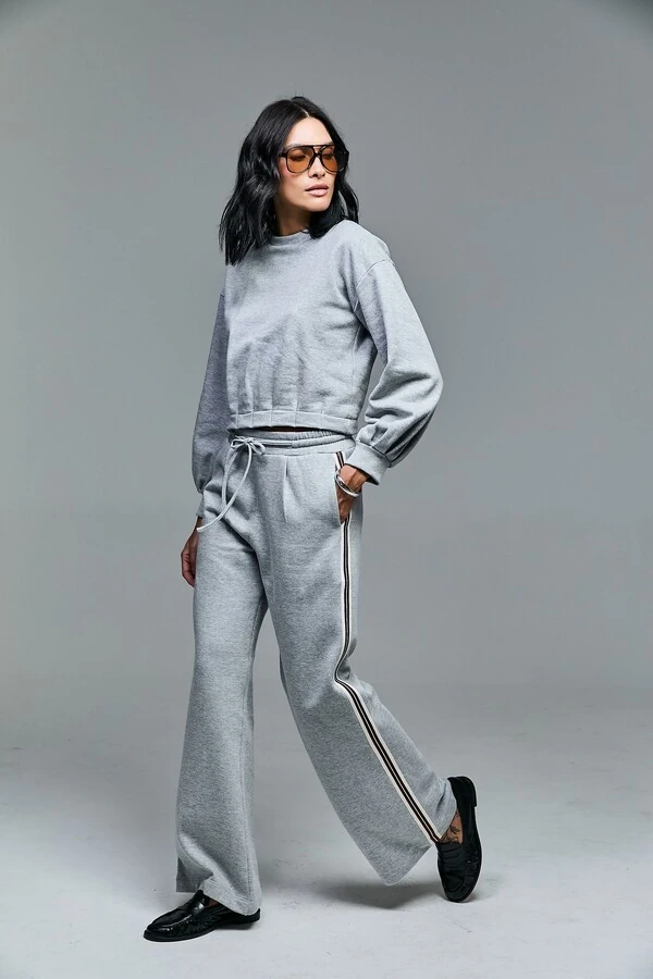 Moletom Com Detalhe De Pregas Na Barra E Mangas