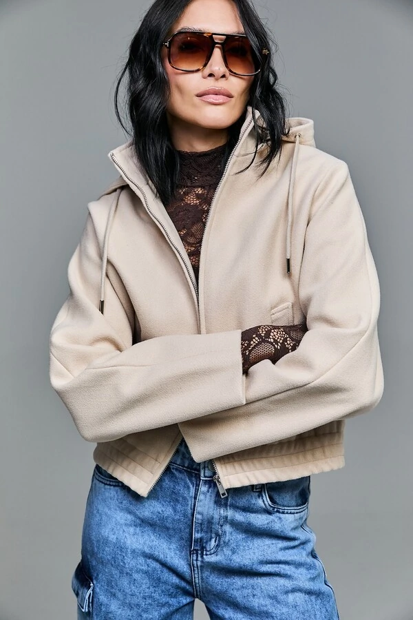 Jaqueta Em Lã Batida Com Capuz Removível E Zíper Frontal