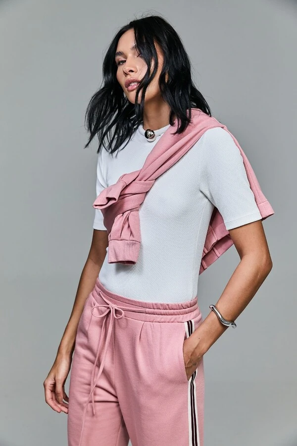 Moletom Com Detalhe De Pregas Na Barra E Mangas