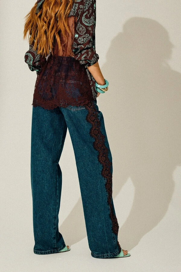 Calça Jeans Reta com Renda