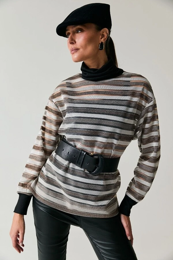 Blusa Gola Alta Com Corpo Listrado