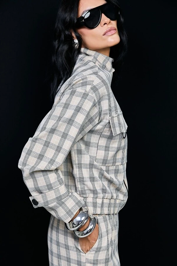Jaqueta Xadrez Com Aviamentos Contrastantes
