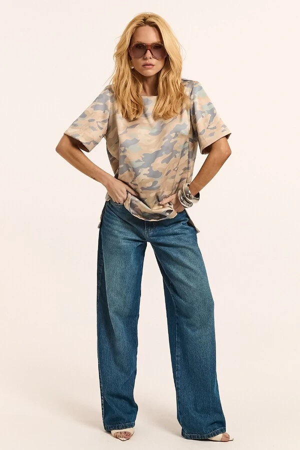 T-shirt Camuflada Oversized em Alfaiataria Acetinada Timeless
