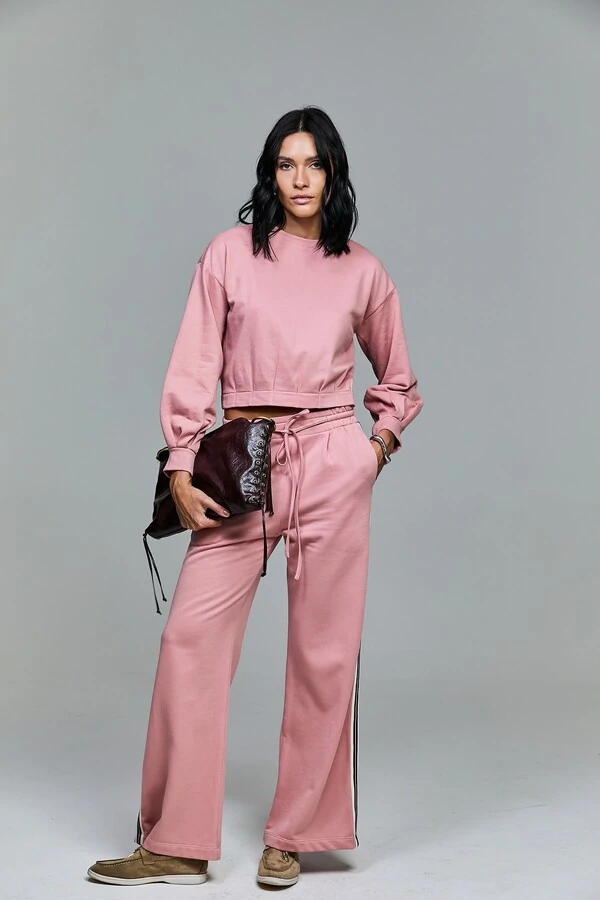 Moletom Com Detalhe De Pregas Na Barra E Mangas