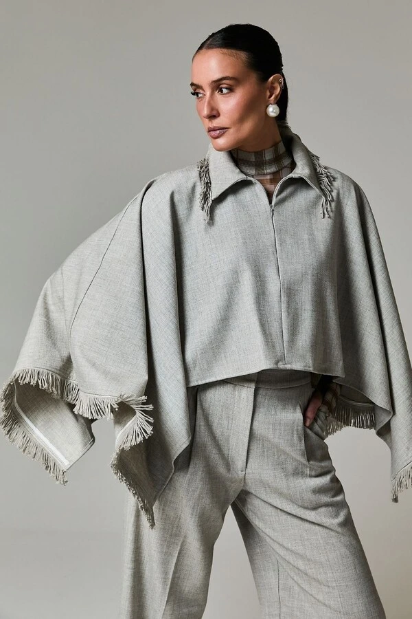 Poncho Com Zíper e Detalhes Desfiados