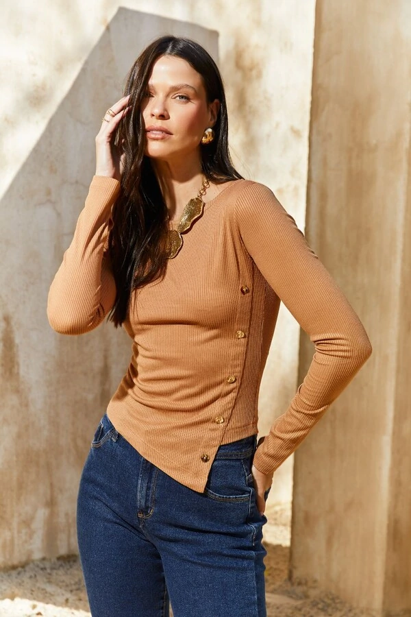 Blusa Malha Canelada Assimétrica