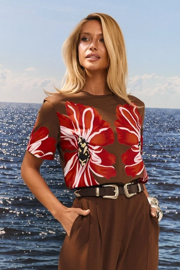 T-Shirt Clássica Estampa Maxi Flor