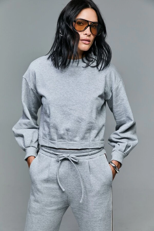 Moletom Com Detalhe De Pregas Na Barra E Mangas