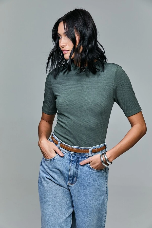 Blusa Malha Texturizada Com Colar Embutido