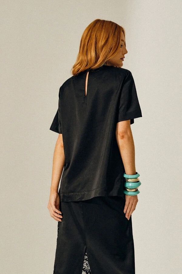 T-Shirt Minimal Oversized em Alfaiataria