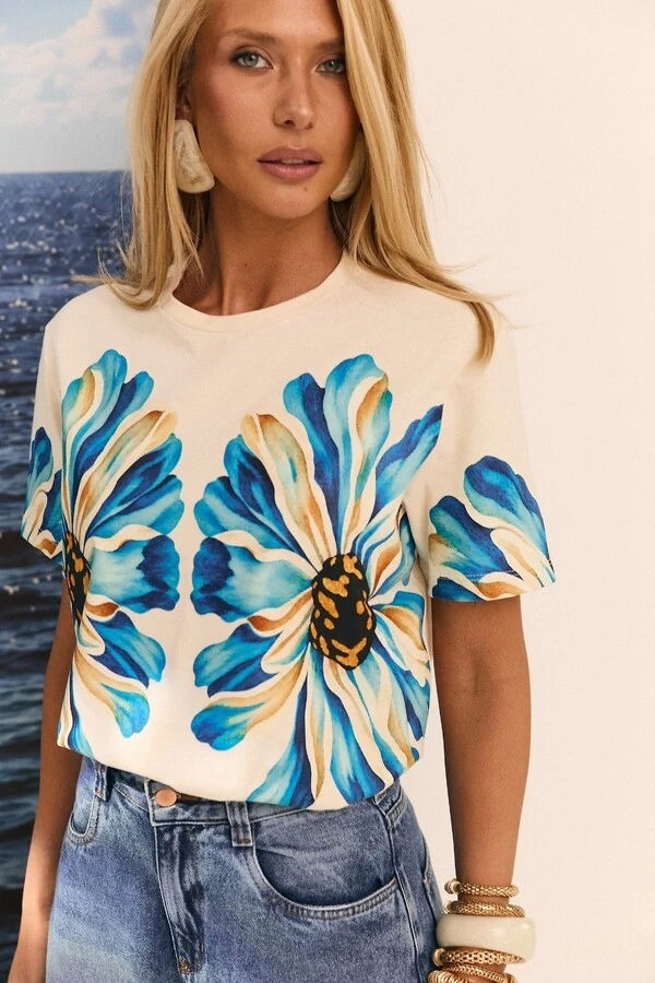 T-Shirt Clássica Estampa Maxi Flor