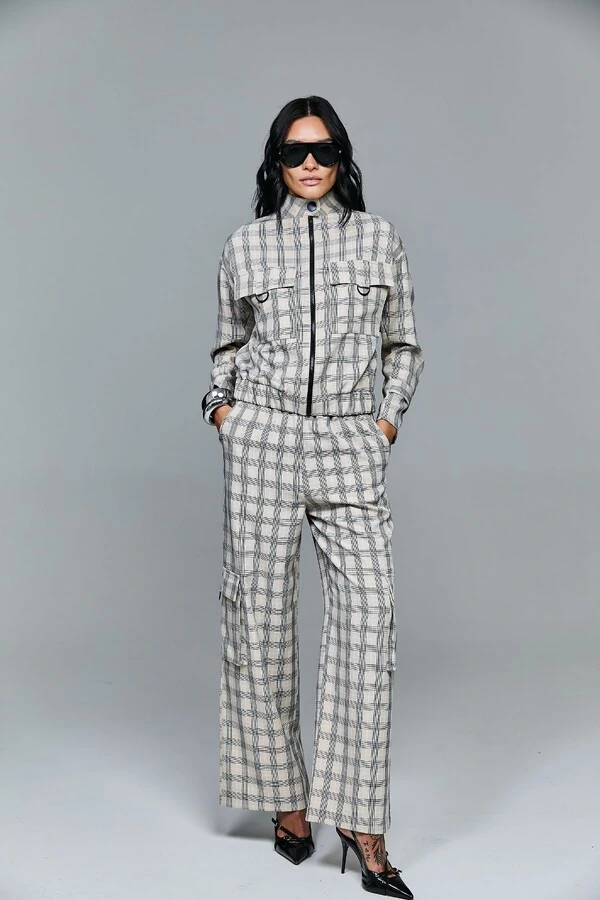 Jaqueta Xadrez Com Aviamentos Contrastantes