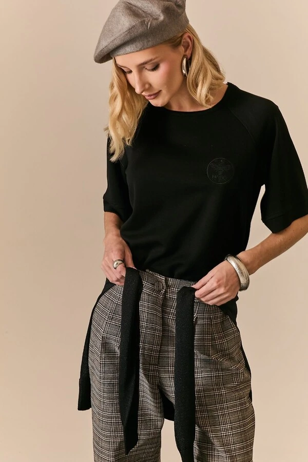 Blusa Abelha Bordada