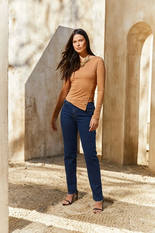 Blusa Malha Canelada Assimétrica