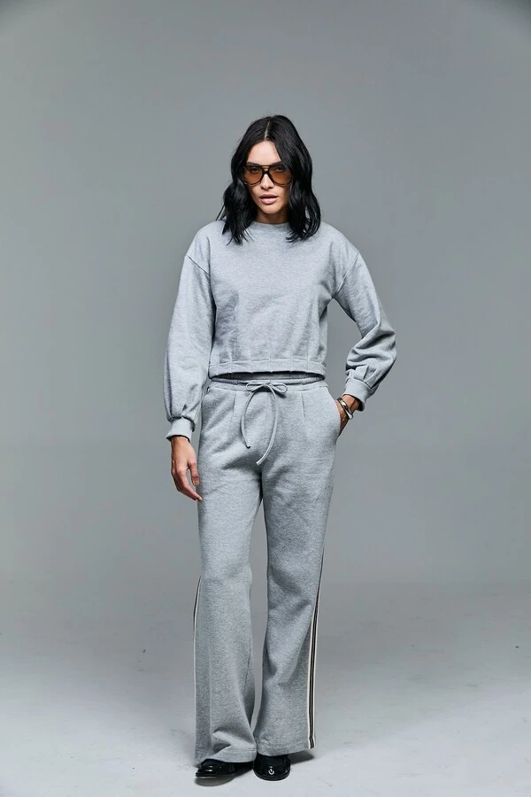 Calça De Moletom Com Elástico E Detalhe Lateral