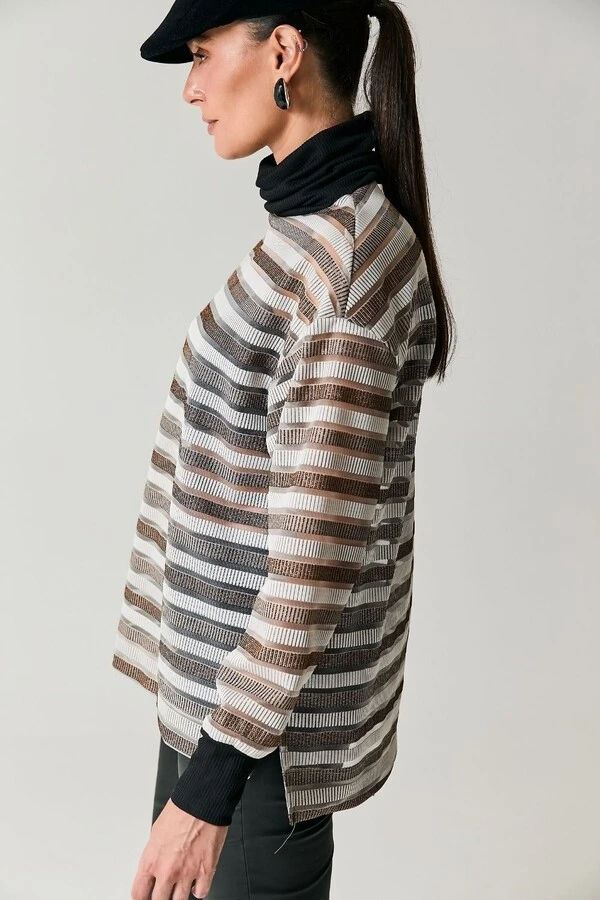 Blusa Gola Alta Com Corpo Listrado