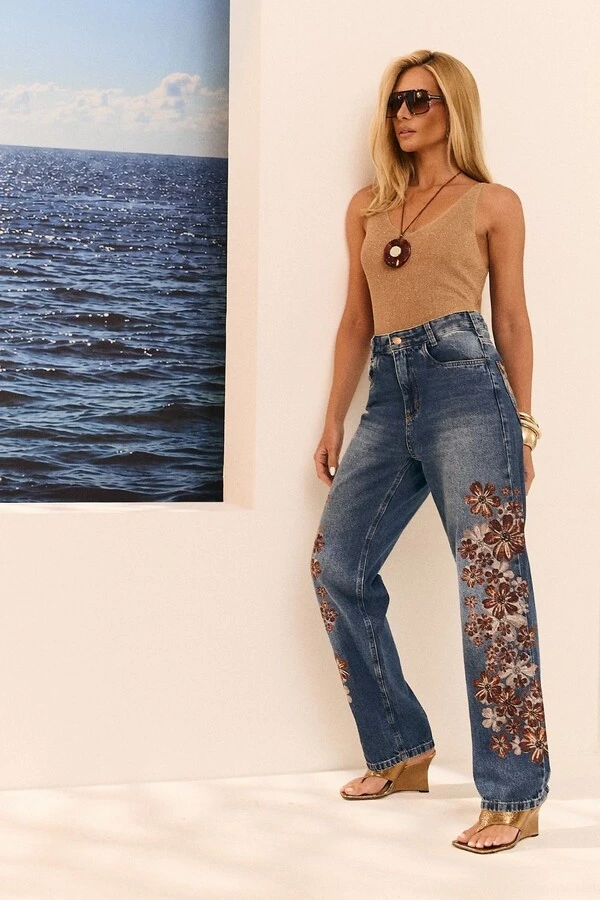 Calça Jeans Mom Estampa Floral Localizada