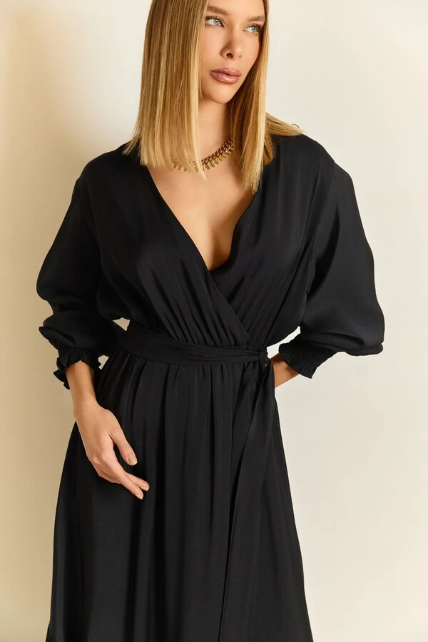 Vestido Decote Transpassado Detalhe Maria