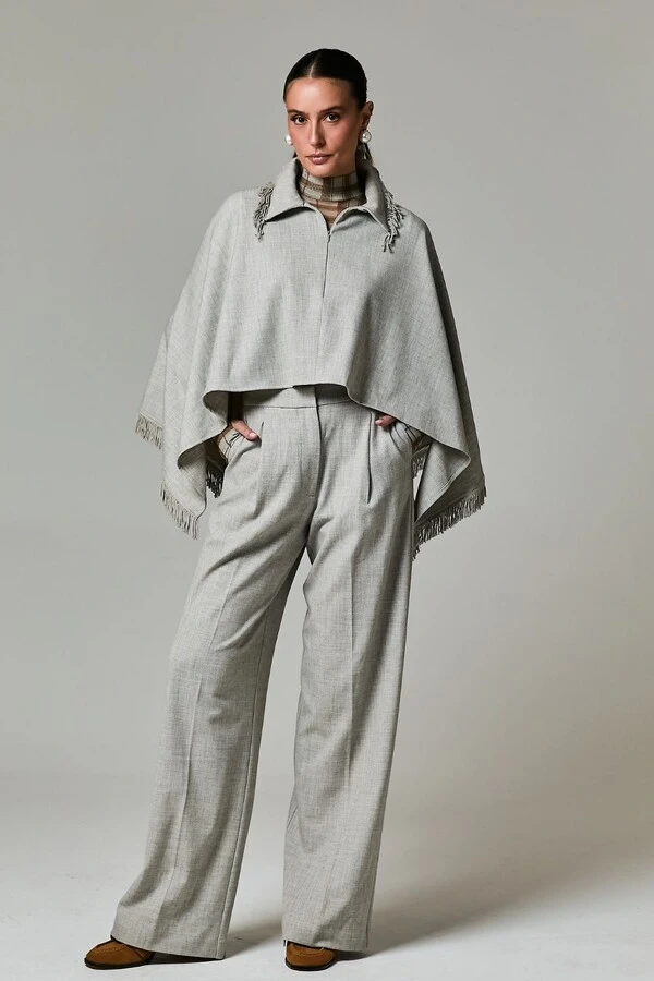 Poncho Com Zíper e Detalhes Desfiados