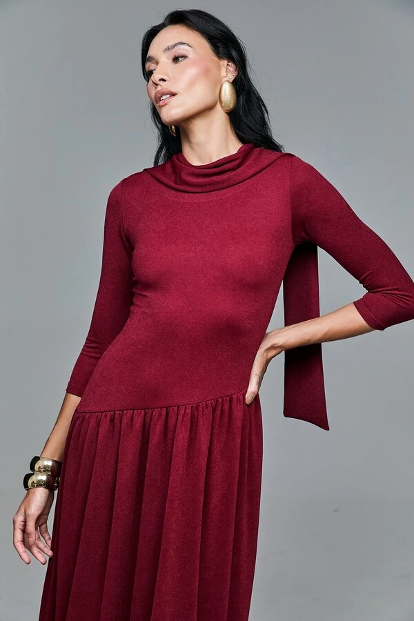 Vestido Longo Em Malha Texturizada Com Faixa Avulsa