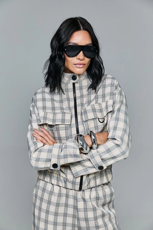 Jaqueta Xadrez Com Aviamentos Contrastantes