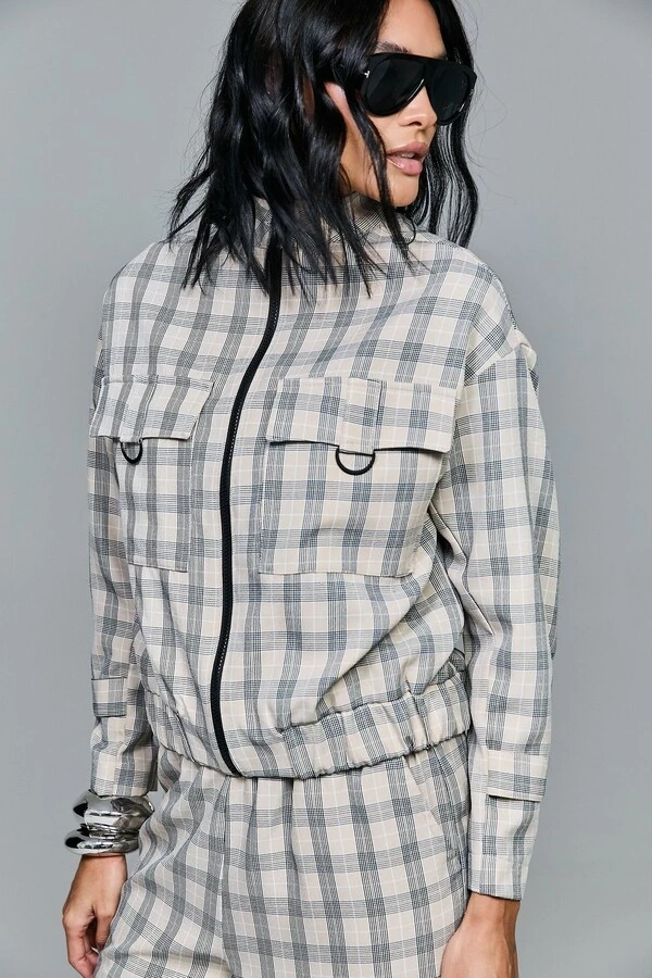 Jaqueta Xadrez Com Aviamentos Contrastantes