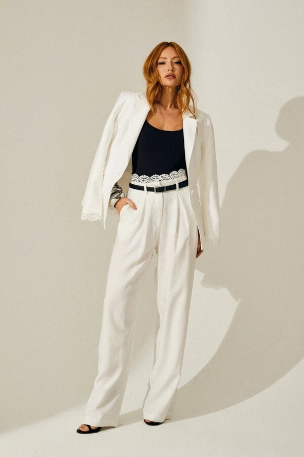 Blazer Alfaiataria com Detalhe de Renda